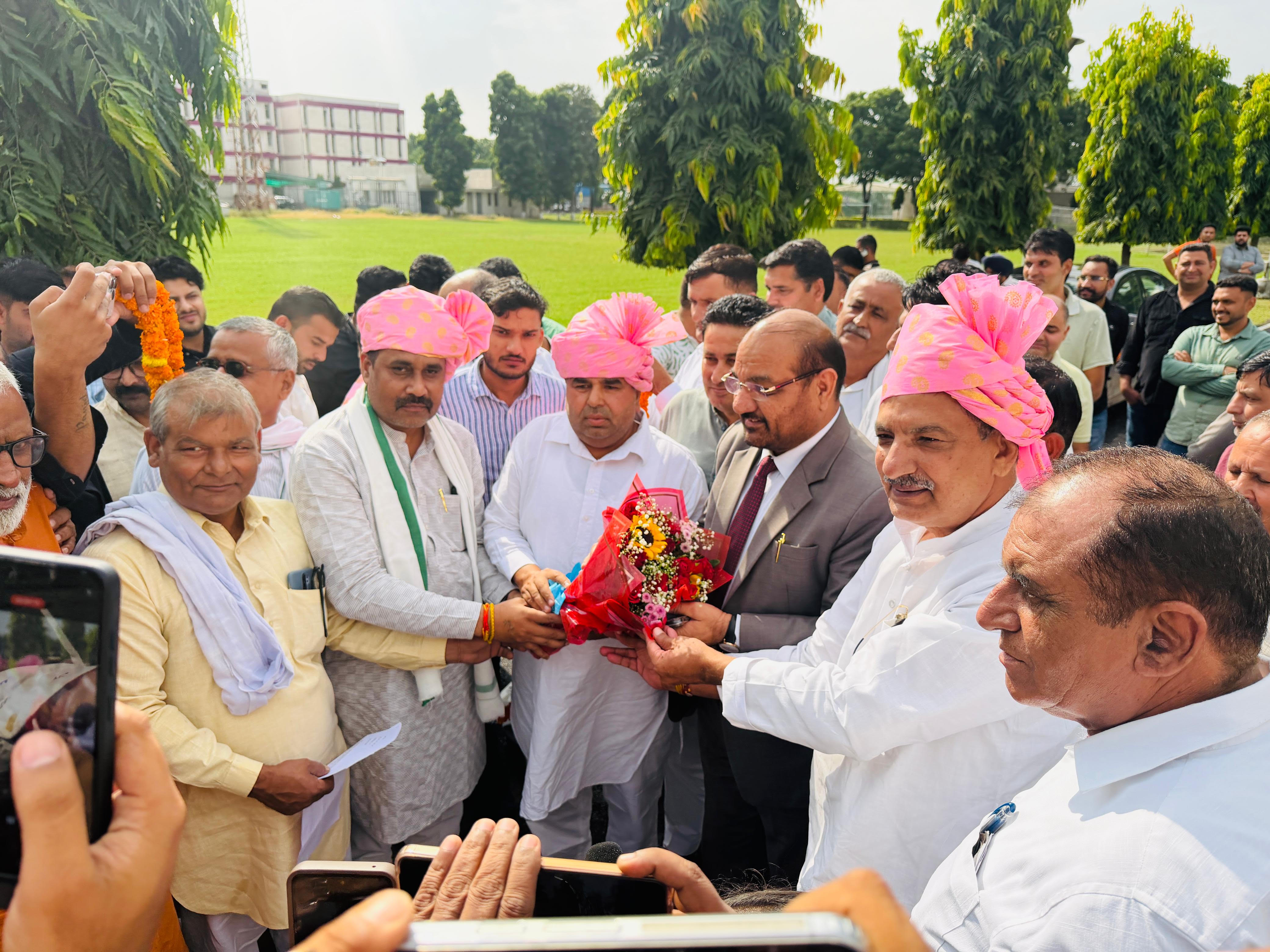 गन्ना किसानों की बड़ी पहलरू 21012 प्रजाति जल्द जारी करने का भरोसा, 20016 के विमोचन पर जताया आभार