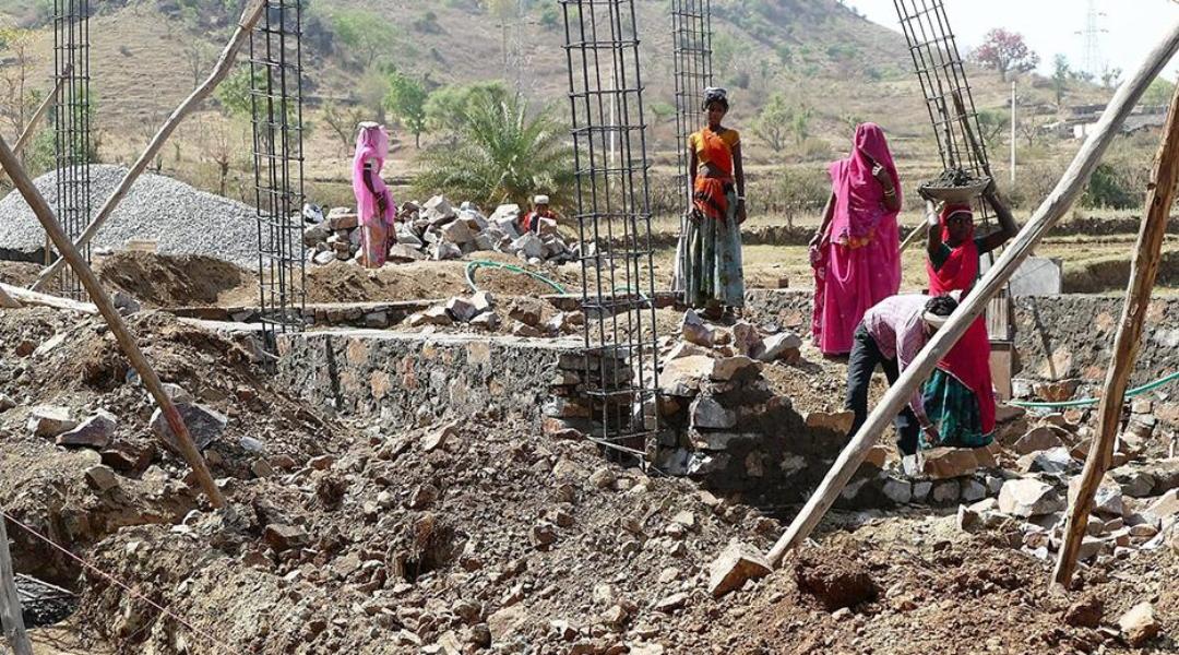 तकनीकी निगरानी के नाम पर ‘ठेकेदारी’! डीसी निर्माण के दबंगई से प्रधानाध्यापक परेशान