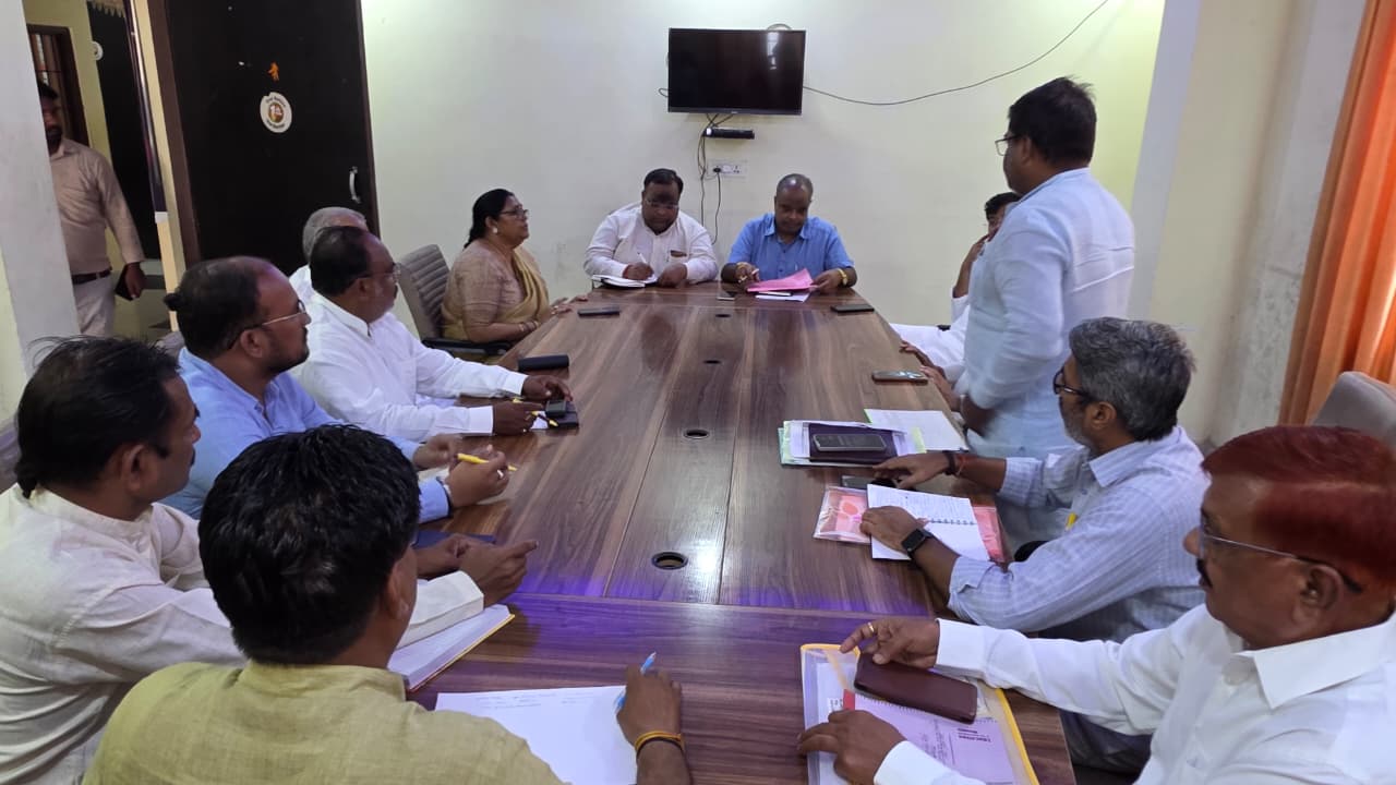 स्नातक एमएलसी चुनाव को लेकर भाजपा ने बनाई बूथवार रणनीति - जिला कार्यालय में हुई बैठक, मतदाताओं से संपर्क बढ़ाने और संगठनात्मक जिम्मेदारियां निभाने पर जोर