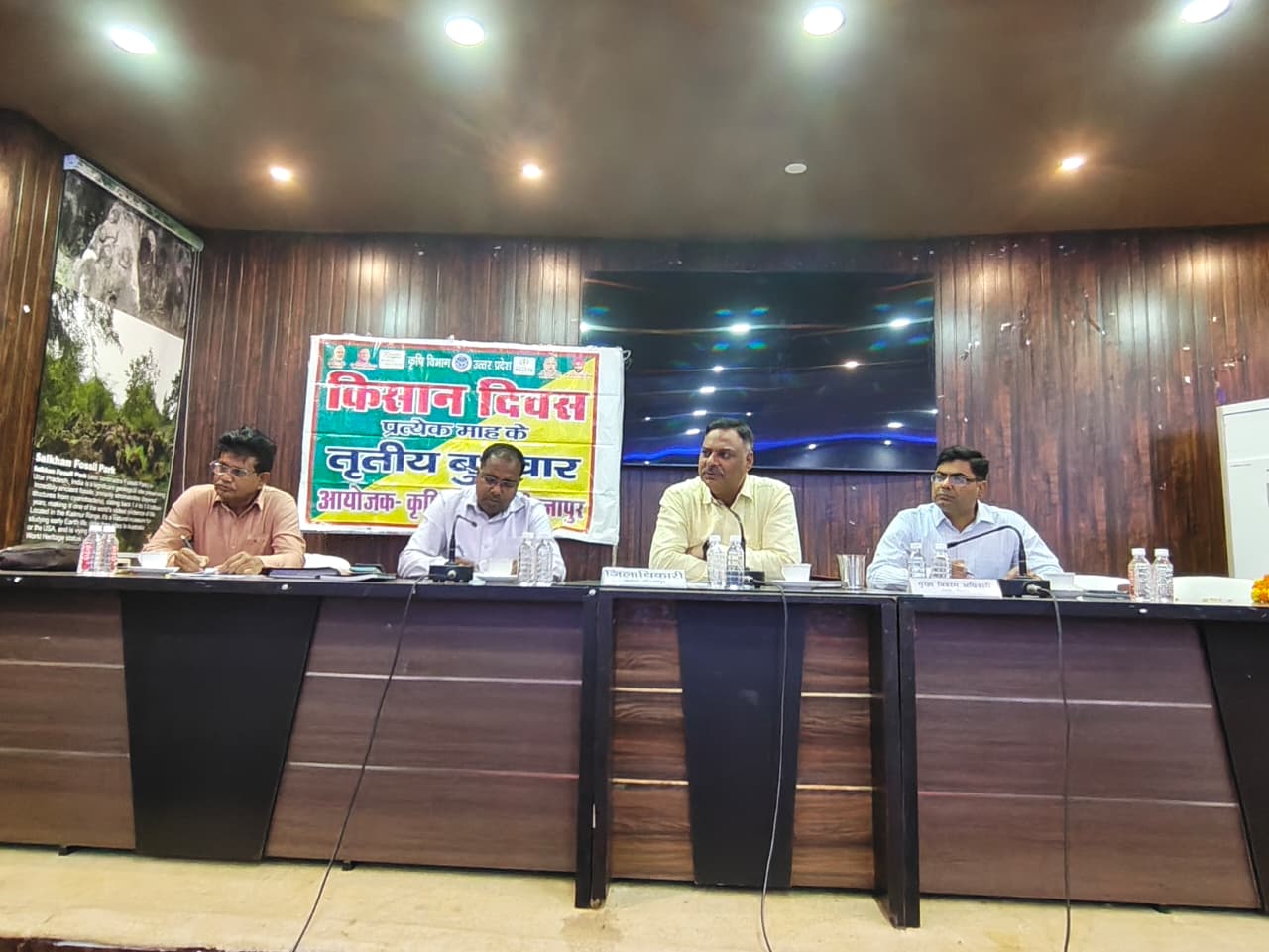 किसान दिवस पर डीएम ने सुनी किसानों की समस्याएं, अधिकारियों को दिए निस्तारण के निर्देश
