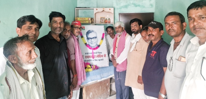 सामाजिक जड़ता को तोड़ने में सदैव प्रासंगिक रहेगी डॉ. लोहिया की विचारधारा : मणेन्द्र मिश्रा  प्रखर समाजवादी चिंतक की 59वीं पुण्यतिथि पर ढेकहरी चौराहे पर जुटे सपाइयों ने दी भावभीनी श्रद्धांजलि