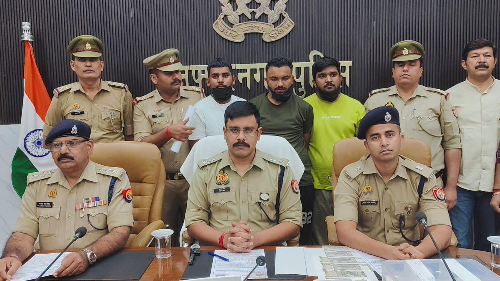 फर्जी’ वेब सीरीज देखकर छापने लगे नकली नोट, मास्टरमाइंड समेत तीन गिरफ्तार 5.26 लाख की जाली करेंसी बरामद,लैपटॉप-प्रिंटर समेत सामान जब्तय पुलिस टीम को 25 हजार का इनाम