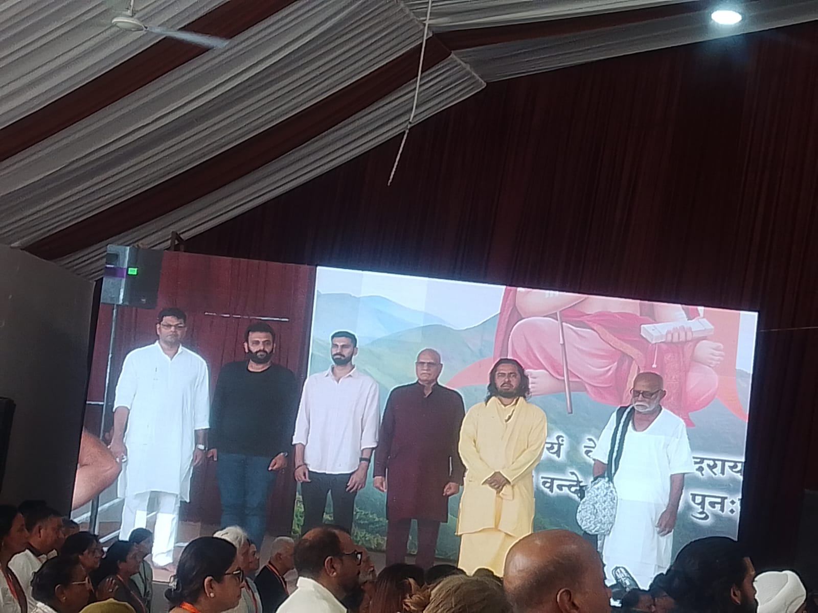 क्राफ्ट मेला मैदान बना अयोध्या, राम जन्मोत्सव की कथा में झूमे श्रद्धालु मोरारी बापू की भारत स्वस्तिक यात्रा में गूंजा वंदेमातरम, रानी लक्ष्मीबाई के शौर्य को किया नमन