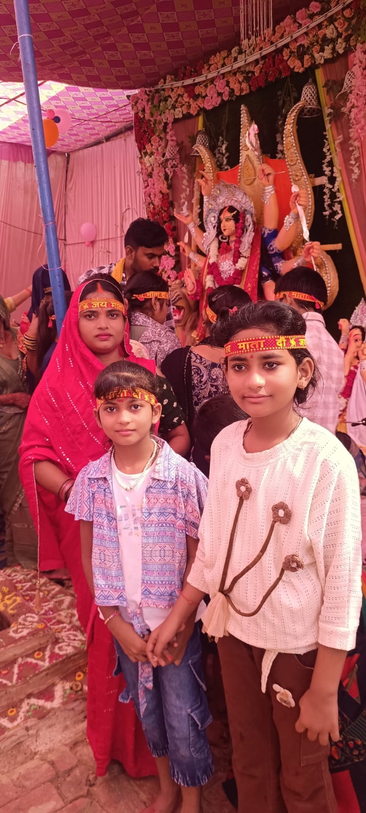 "अगले बरस फिर अइयो रे मईया गांव गांव गाजे बाजे के साथ नदी व तालाबों में किया गया मूर्ति विसर्जन"