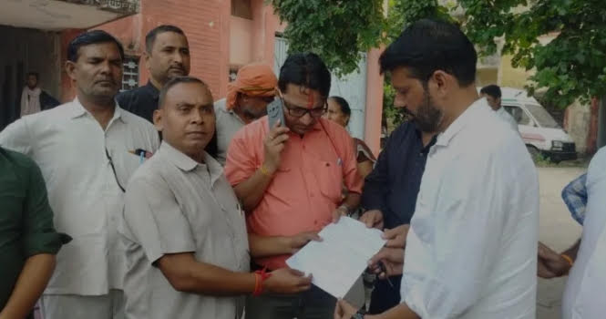 संविदा कर्मचारियों व आशा-संगिनी का 8 से 10 अक्टूबर तक कार्य बहिष्कार, 12 से लखनऊ में अनिश्चितकालीन ध  सीएचसी रामनगर अधीक्षक को संगिनी व आशा बहुओं ने सौंपा ज्ञापन, मांगों के समर्थन में आंदोलन को किया गया ऐलान