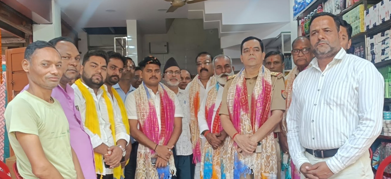 आरजी होलसेल शोरूम का भव्य शुभारंभ पुरानी घास मंडी में आरजी होलसेल शोरूम का हुआ शुभारंभ