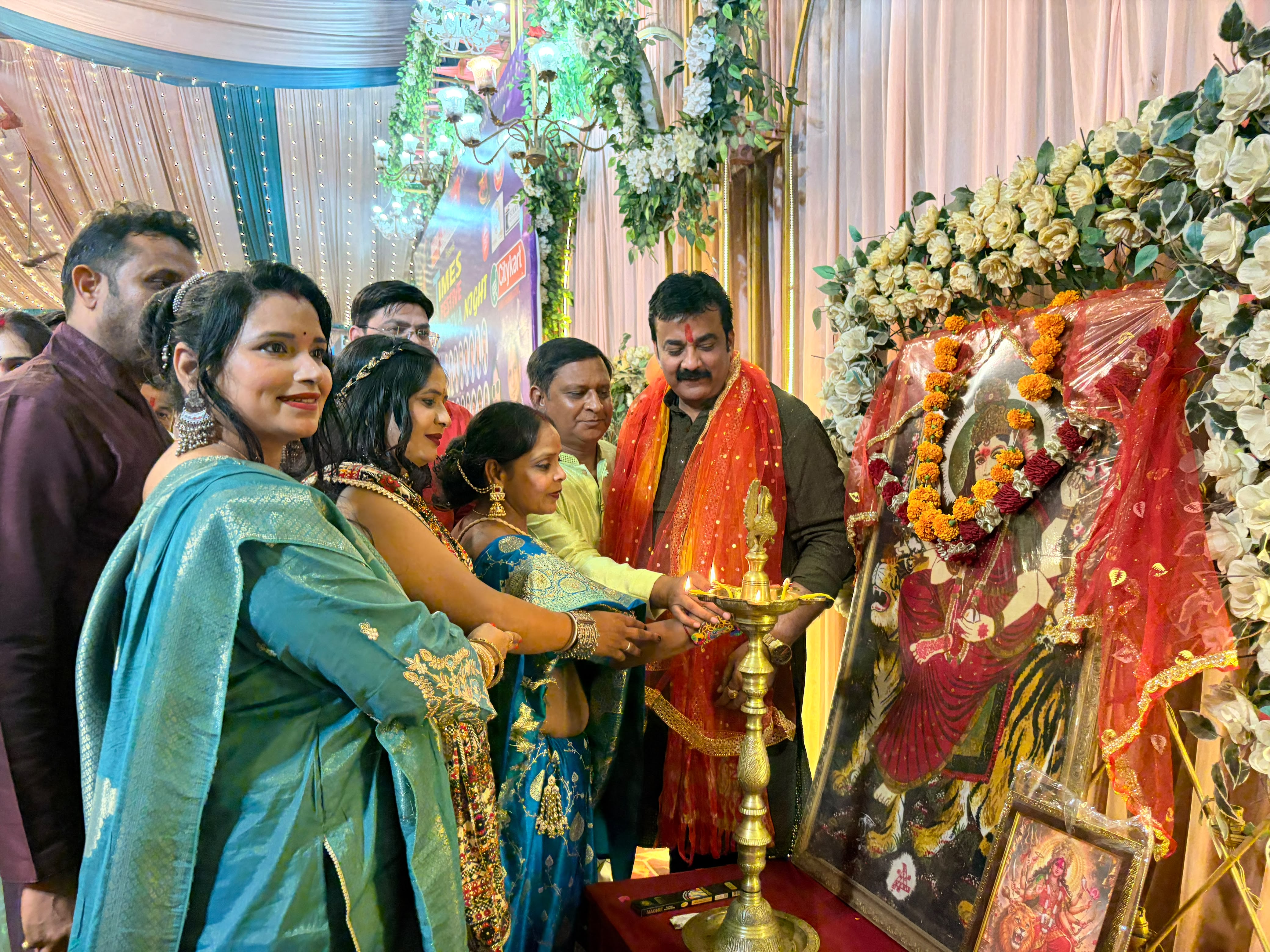 सिद्धेश्वर गार्डन में डांडिया नाइट की धूम, मां दुर्गा के जयकारों से गूंजा परिसर