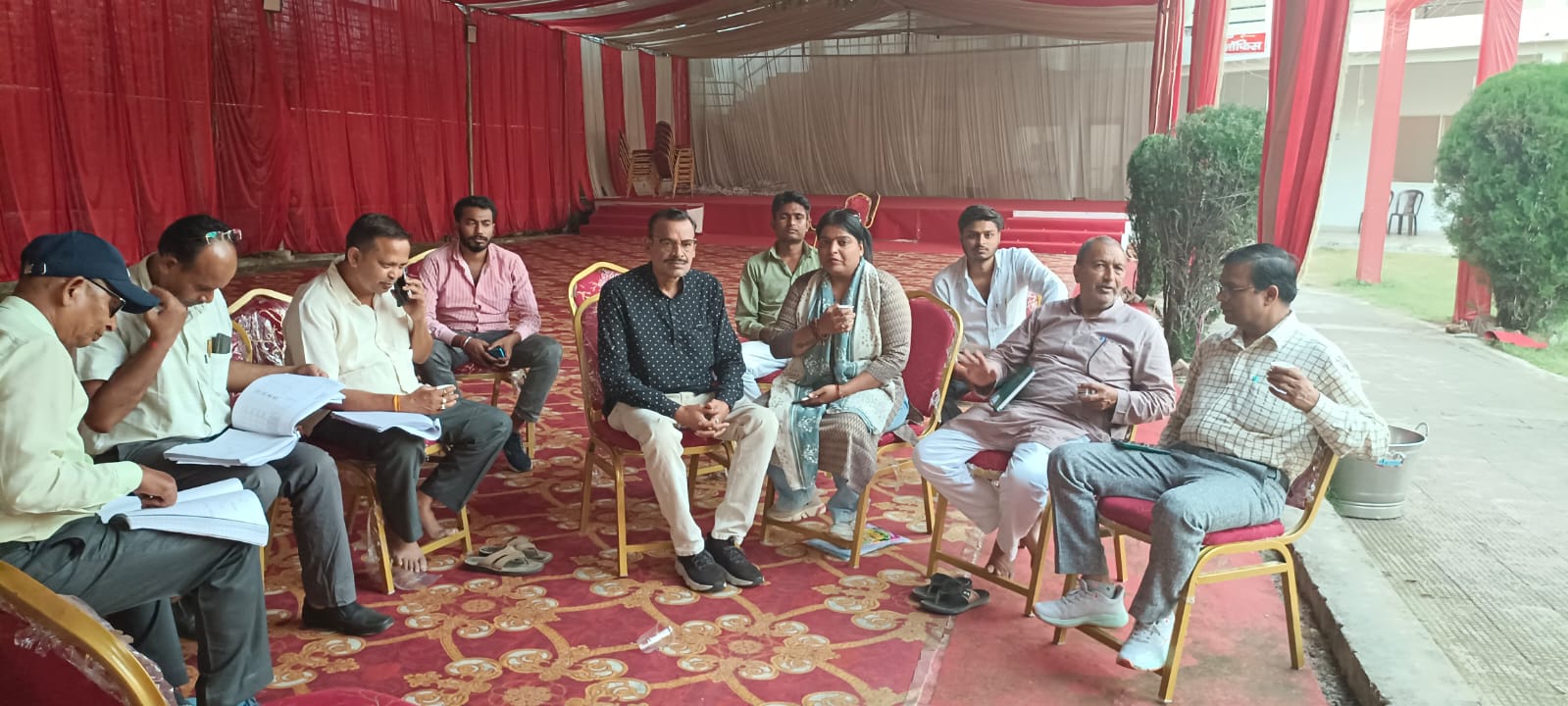 निर्दलीय एमएलसी प्रत्याशी शिवशंकर पटेल ने जनसंपर्क कर चुनावी रणनीति पर किया मंथन राष्ट्रीय सर्व हित पार्टी ने दिया समर्थन, राष्ट्रीय अध्यक्ष एवं राष्ट्रीय महासचिव ने की घोषणा