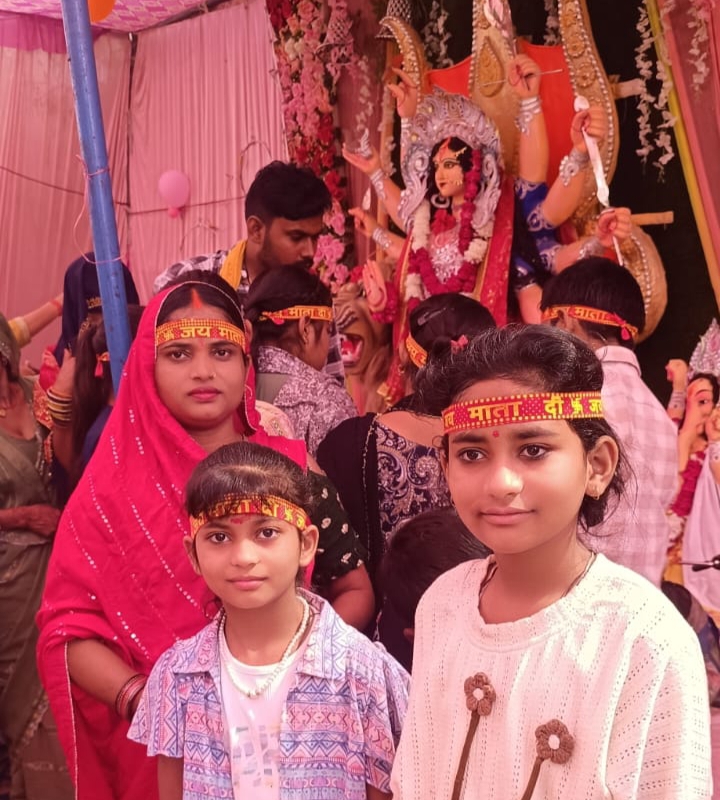 अगले बरस फिर अइयो रे मईया  गांव गांव गाजे बाजे के साथ नदी व तालाबों में किया गया मूर्ति विसर्जन