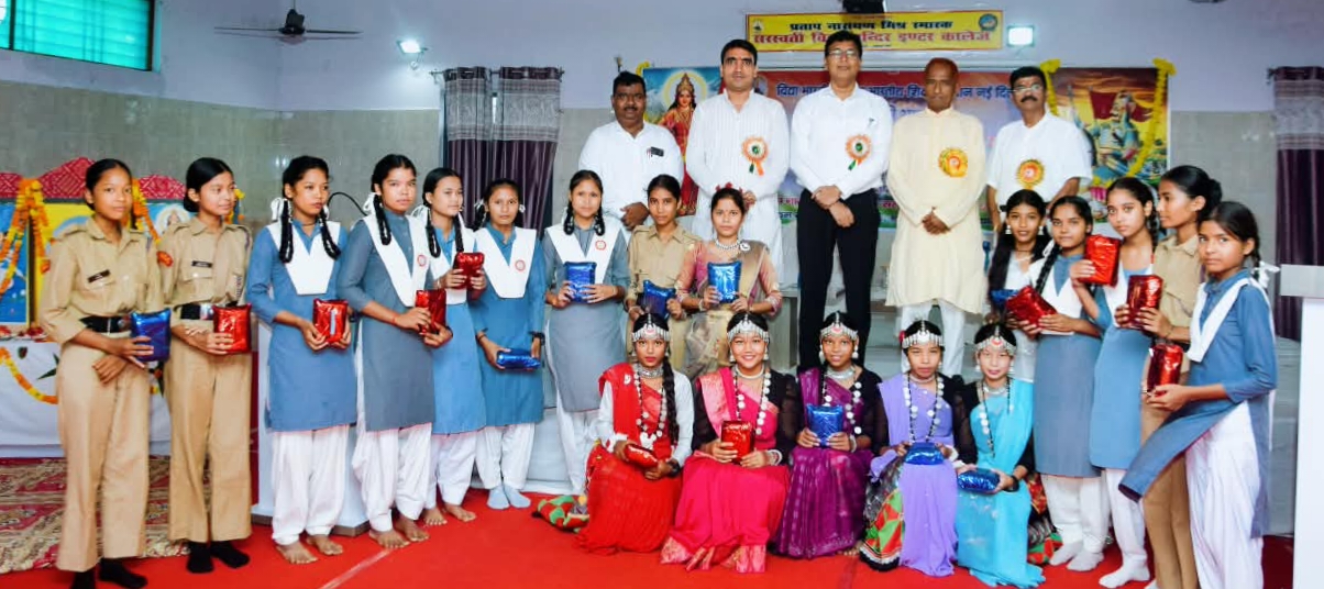 थारू अंचल में गूंजा संस्कार और संस्कृति का संदेश, डीएम बोले- यही बच्चे गढ़ेंगे देश का भविष्य