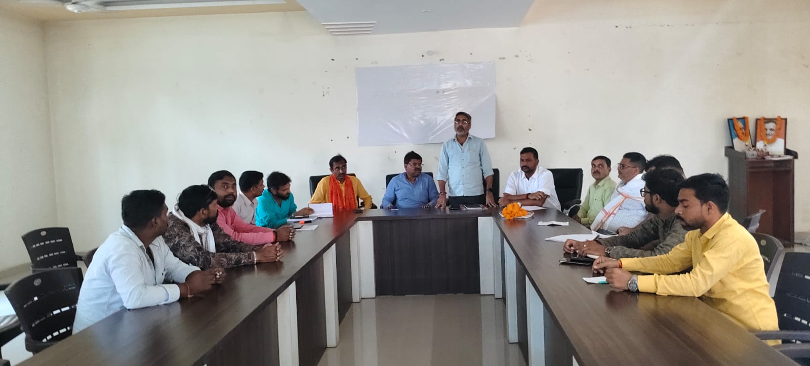 स्नातक चुनाव को लेकर भाजपा ने की बैठक, मतदाताओं से संपर्क पर दिया जोर