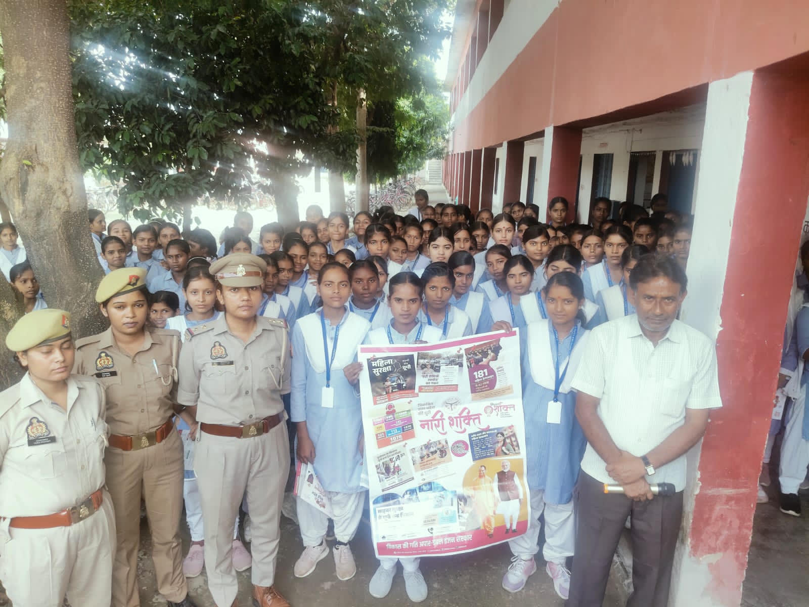 मिशन शक्ति के तहत रैली निकालकर छात्राओं को किया जागरूक थानाध्यक्ष वीर प्रताप सिंह के नेतृत्व में चला अभियान महिला सुरक्षा कानूनी अधिकारों और हेल्पलाइन नंबरों की दी जानकारी