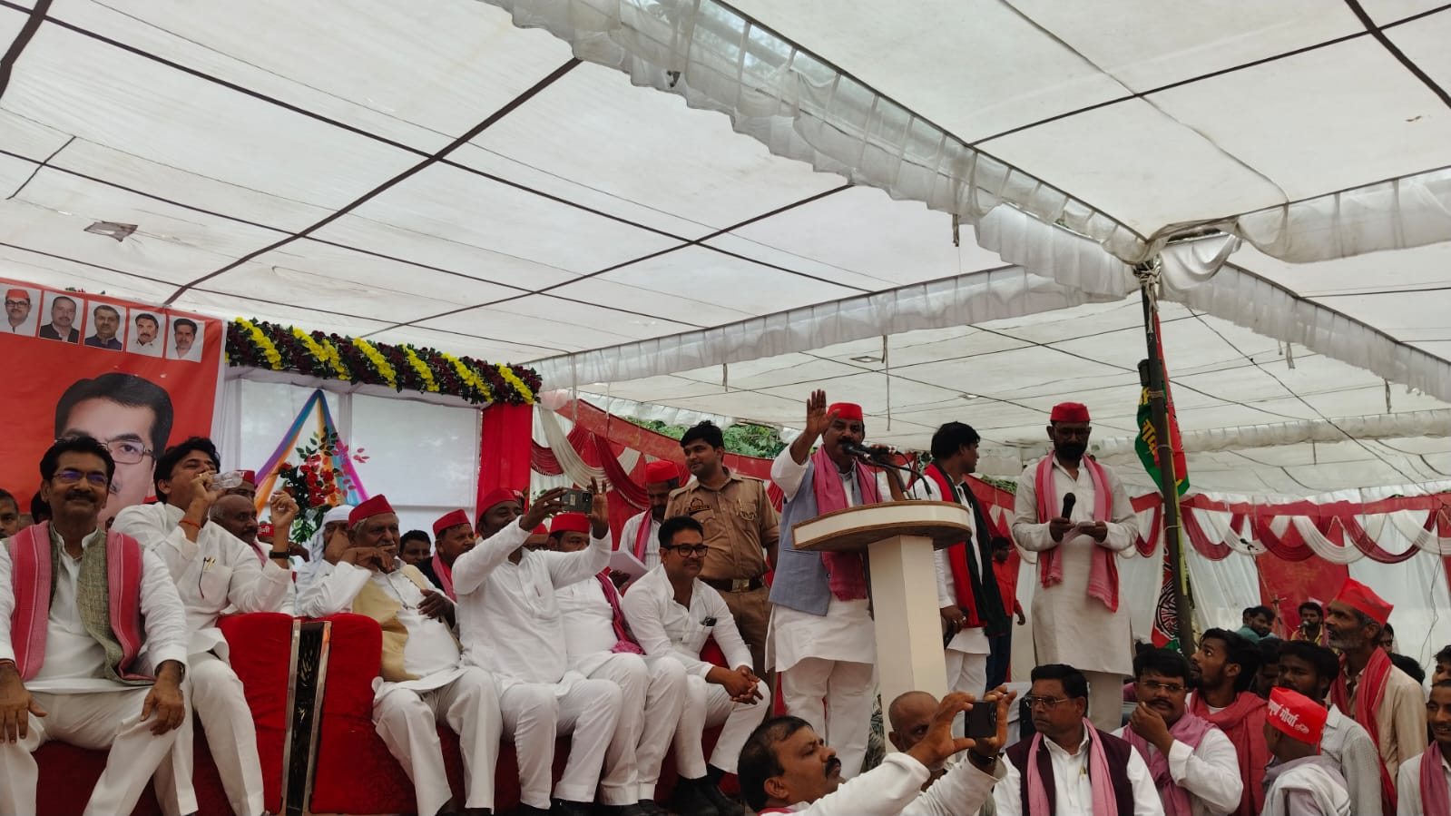 उत्तरप्रदेश मे सपा का लहराएगा परचम हर वर्ग का होगा सम्मान- प्रदेश अध्यक्ष श्यामलाल  विधानसभा चुनाव से पहले सपा का PDA दांव: कुशीनगर से संगठन को धार