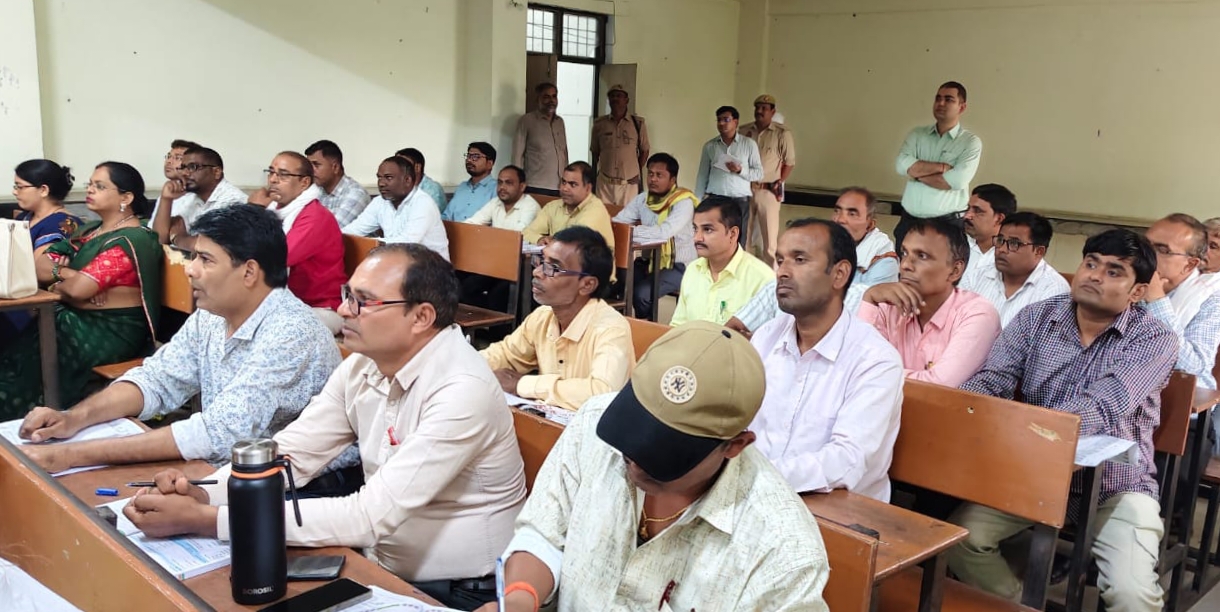 प्रगणकों एवं सुपरवाइजरों को गुणवत्तापूर्ण प्रशिक्षण देने तथा जनगणना कार्य को सकुशल संपन्न कराने के दिए निर्देश