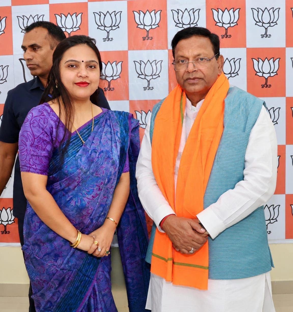 इशिका चैबे ने केंद्रीय मंत्री को पत्र सौंपकर ग्रामीण क्षेत्रों में विद्युतीकरण कराने का किया आग्रह