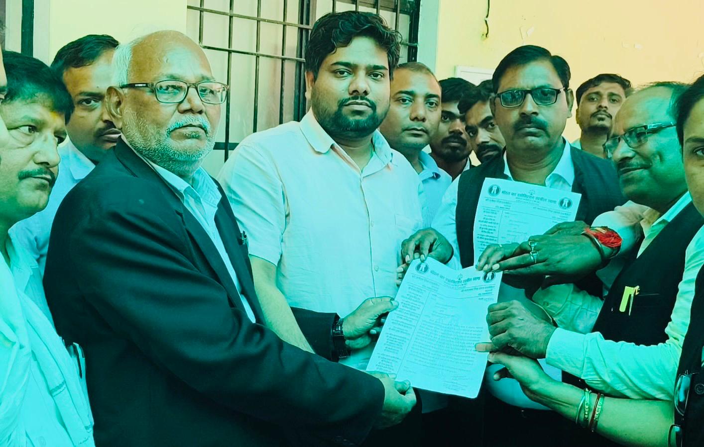 खागा में एसडीएम न्यायिक के खिलाफ अधिवक्ताओं का आंदोलन तेज, स्थानांतरण की मांग - अधिवक्ताओं का अनिश्चितकालीन बहिष्कार जारी