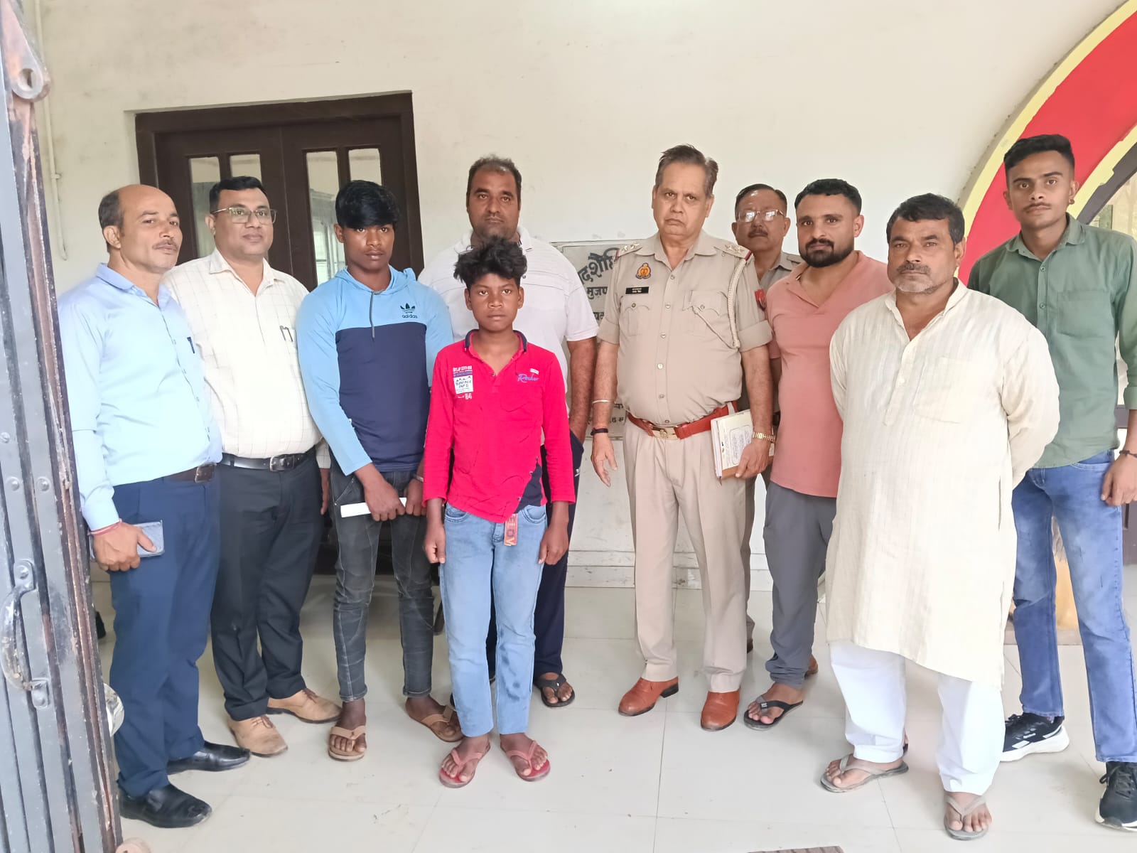 सिसौली में मिला मध्य प्रदेश का नाबालिग, टीम ने पिता के सुपुर्द किया जस्ट राइट्स फॉर चिल्ड्रन और ग्रामीण समाज विकास केन्द्र के प्रयास से 15-16 वर्षीय बालक की घर वापसी