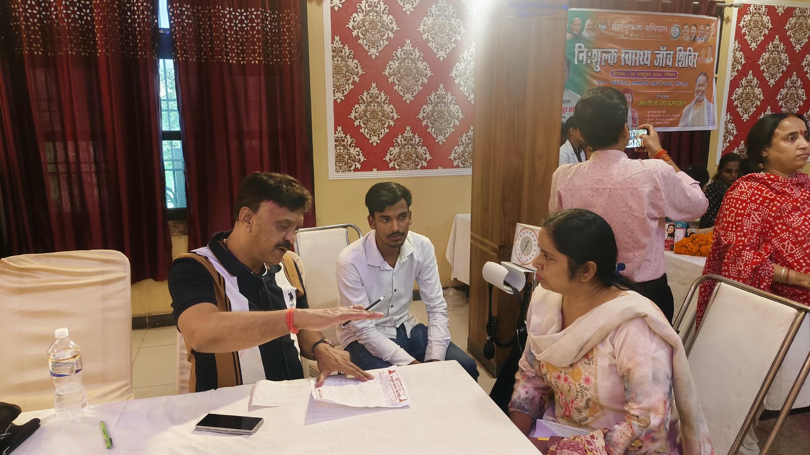 सेवा संकल्प के तहत मनोज जायसवाल ने लगवाया निरूशुल्क स्वास्थ्य शिविर
