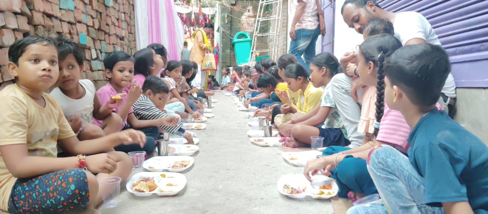गणेश पंडाल में आयोजित हुआ कन्या पूजन व भंडारा