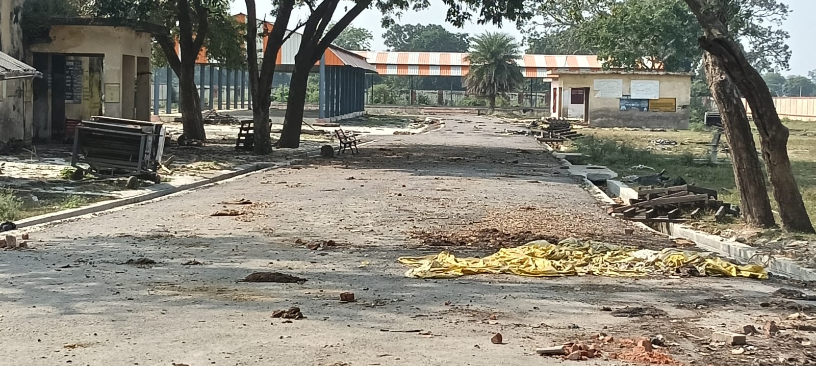 सफाई व्यवस्था बदहाल, किसानों की सुविधाओं पर सवाल