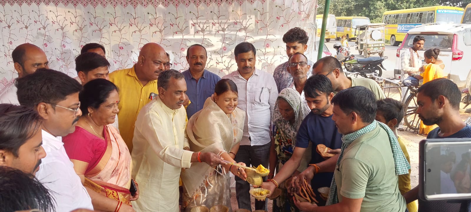 उमाशंकर राइस मिल में भंडारे का आयोजन, श्रद्धालुओं ने ग्रहण किया प्रसाद