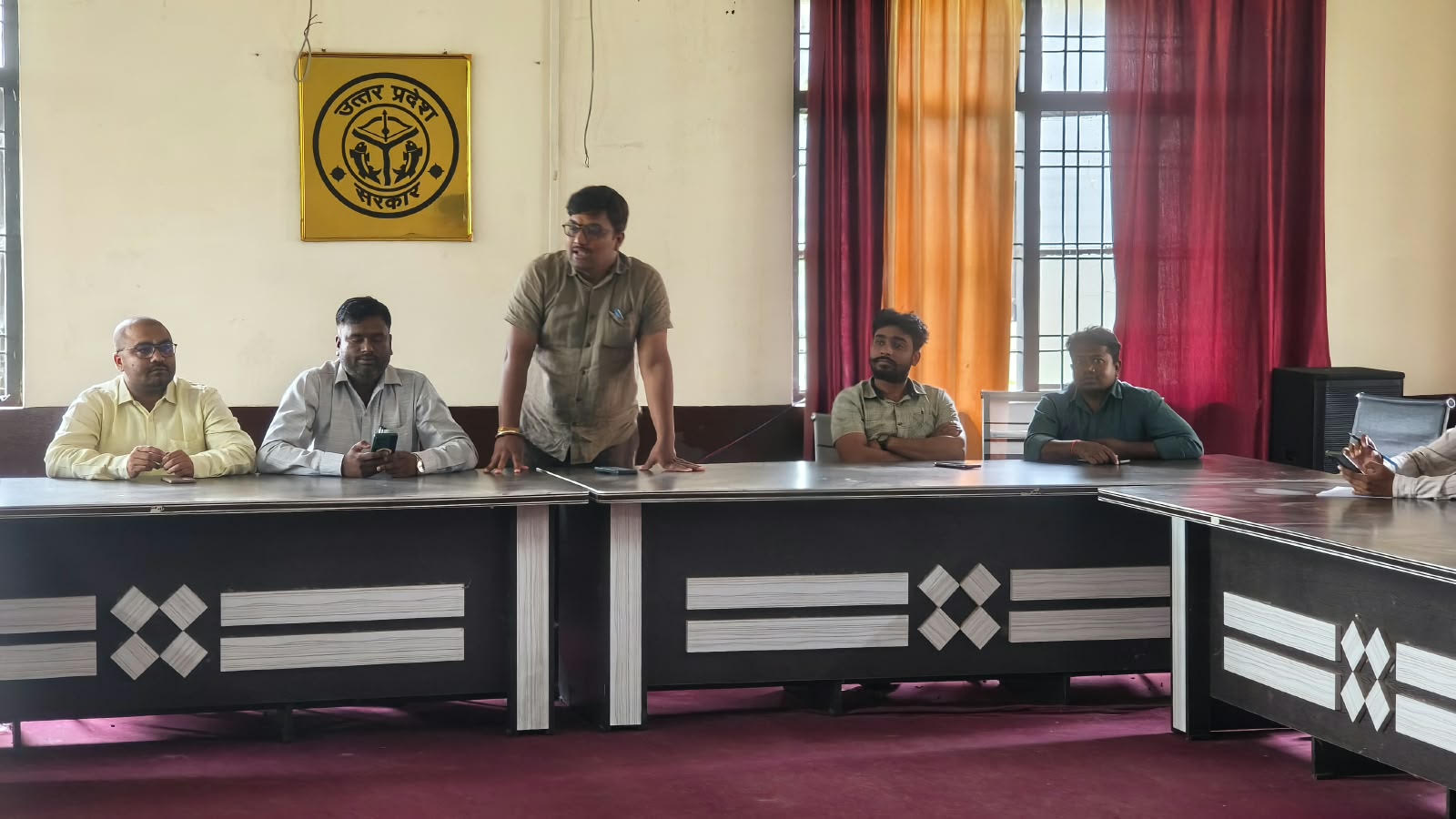 यूपी में 17 अक्टूबर से लेखपालों का सम्पूर्ण कार्य बहिष्कार, 8 मांगों को लेकर सरकार को चेतावनी