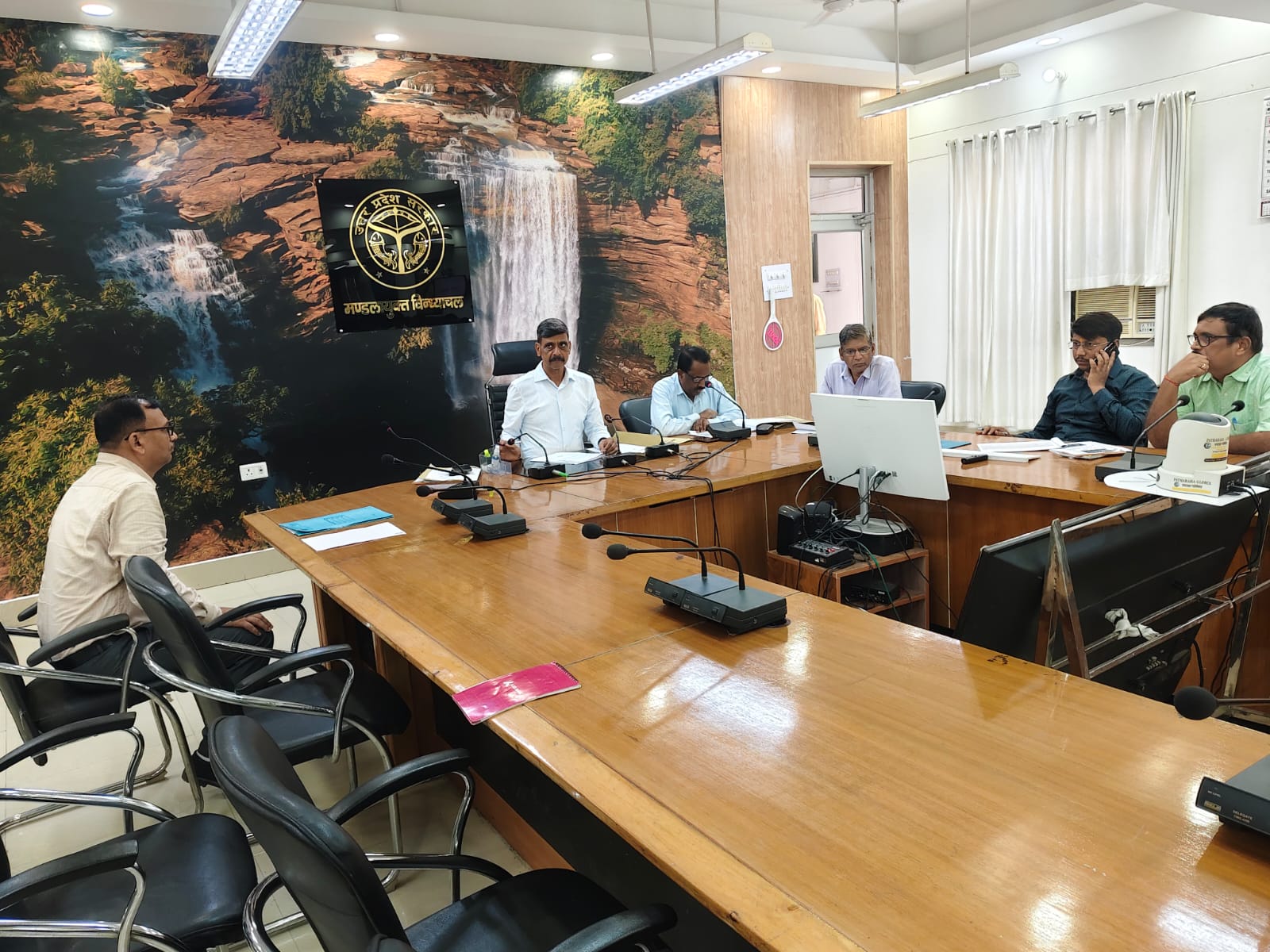 तीनों जनपदों में जलापूर्ति व्यवस्था दुरुस्त करें अधिकारी,अन्यथा होगी कड़ी कार्रवाई-मण्डलायुक्त