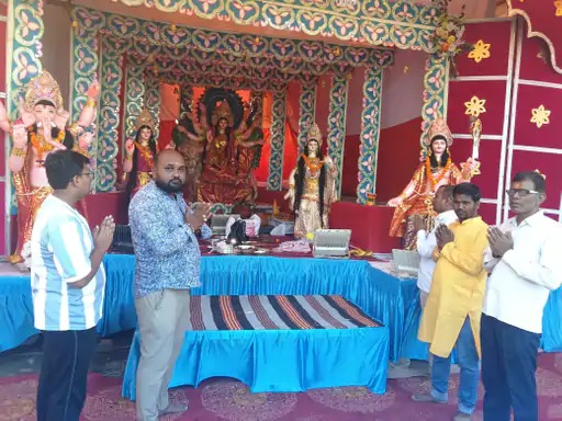 नवरात्र पर आस्था का महाकुंभ: शहर से गांव तक सजे 2200 दुर्गा पंडाल, उमड़े श्रद्धालु  - वैदिक मंत्रों और जयकारों से भक्तिमय हुआ फतेहपुर, जयकारों से गूंजा शहर