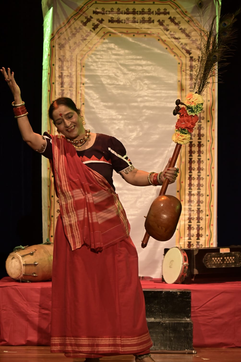 चोला मोर माटी एवं हाय हैंडसम नाटक देख  भाव विभोर हुए दर्शक