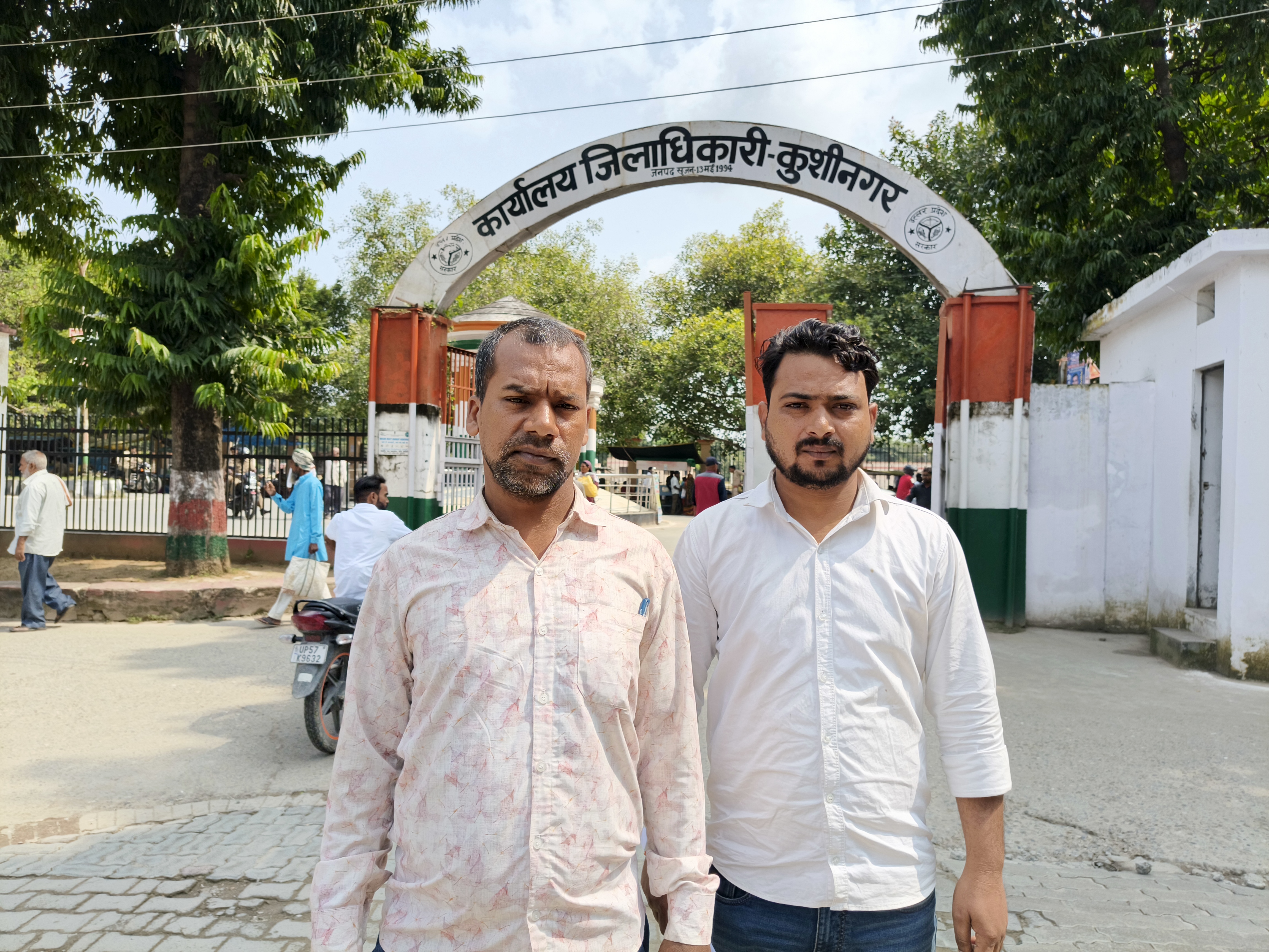 कसया तहसीलदार पर एसडीएम कार्यालय चलाने का आरोप डीएम से शिकायत शासकीय कार्य में बाधा डालने का आरोप, दो ग्रामीणों ने डीएम से की शिकायत
