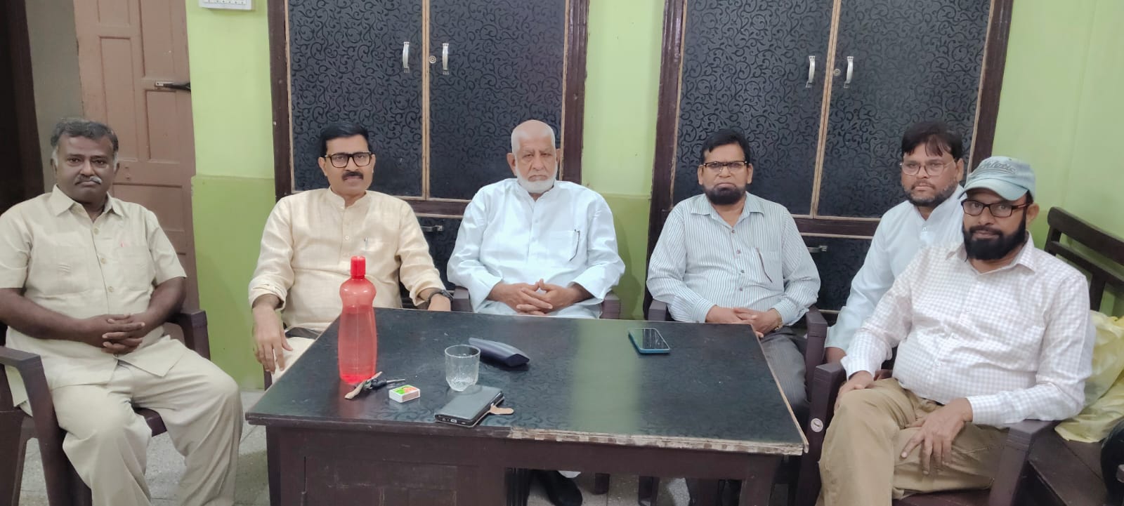थरबरनगंज नाला निर्माण कार्य विगत छः महीने से ठप्प पड़ा है।  कारण कुछ भी हो, पर जिला प्रशासन को ध्यान देना चाहिए।