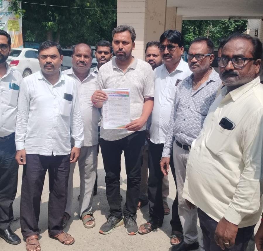 सीवर कार्य में अनियमितता का आरोप, व्यापार मंडल ने सौंपा ज्ञापन - रानी कॉलोनी में सड़क-नाली निर्माण, जलभराव और जनसुनवाई शिकायत के निस्तारण की जांच की मांग