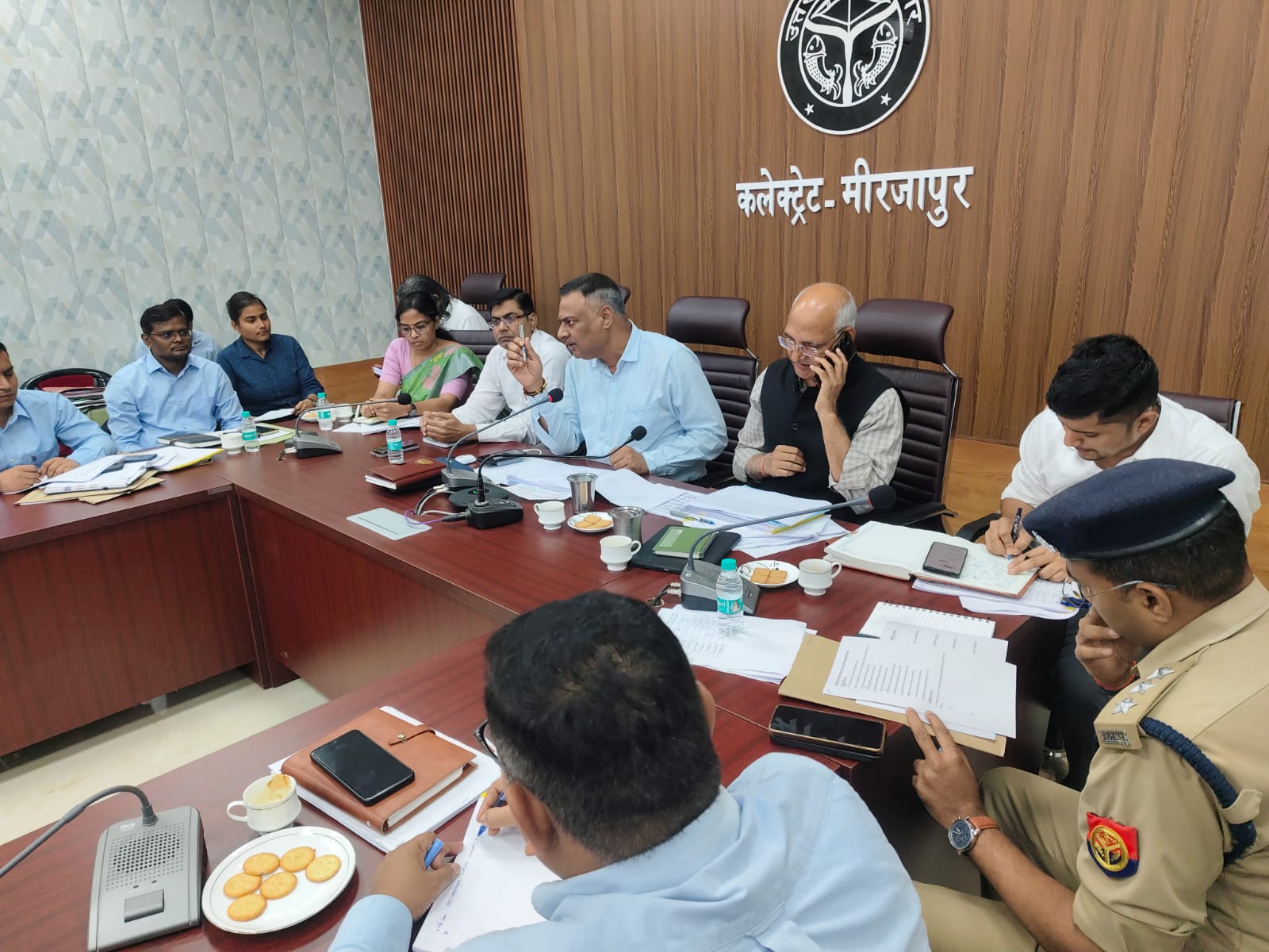 राजस्व मामलों को लंबित न रखें, फरियादियों को समय से मिले न्याय-जिलाधिकारी
