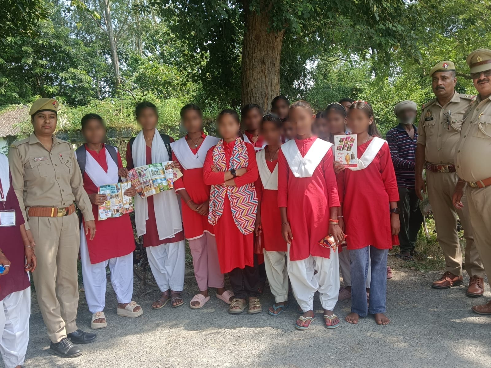 मिशन शक्ति के तहत महिलाओं को जागरूक कियारूकानूनी अधिकार, हेल्पलाइन नंबर और साइबर अपराध से बचाव की जानकारी दी गई