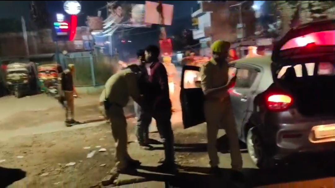 आधी रात को सुनसान सड़कों पर उतरीं एसपी, चलाया सघन चेकिंग अभियान