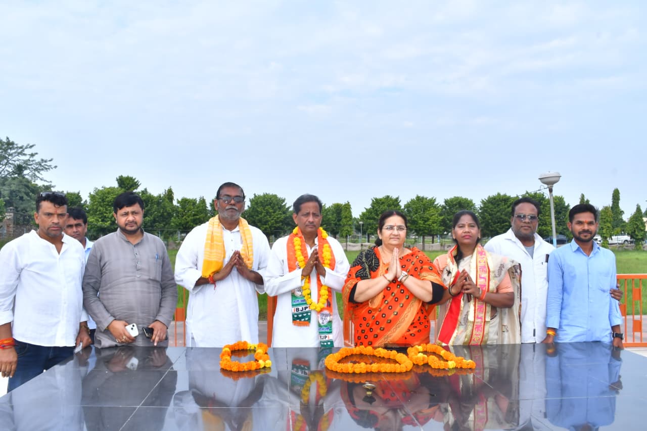 क्षेत्र में विकास कार्यो पर रहेगा जोर रू अशोक कुमार राठौर इलाहाबाद - झांसी स्नातक निर्वाचन क्षेत्र के भाजपा प्रत्याशी क्षेत्र में लोगों से रोज मिल रहे