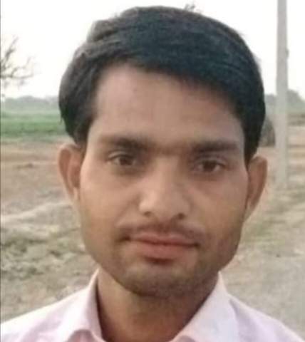 खेत में पड़ा मिला युवक का शव, मौत की वजह स्पष्ट नहीं पोस्टमार्टम के बाद पुलिस की मौजूदगी में हुआ अंतिम संस्कार, रिपोर्ट का इंतजार
