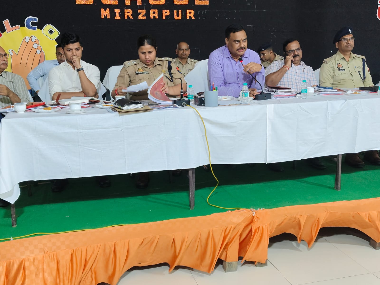 नवरात्र मेला को सकुशल सम्पन्न कराने के लिए डीएम-एसपी ने की अधिकारियों की ब्रीफिंग  सेवा भाव के साथ करें ड्यूटी, श्रद्धालुओं को न होने पाए असुविधा - जिलाधिकारी
