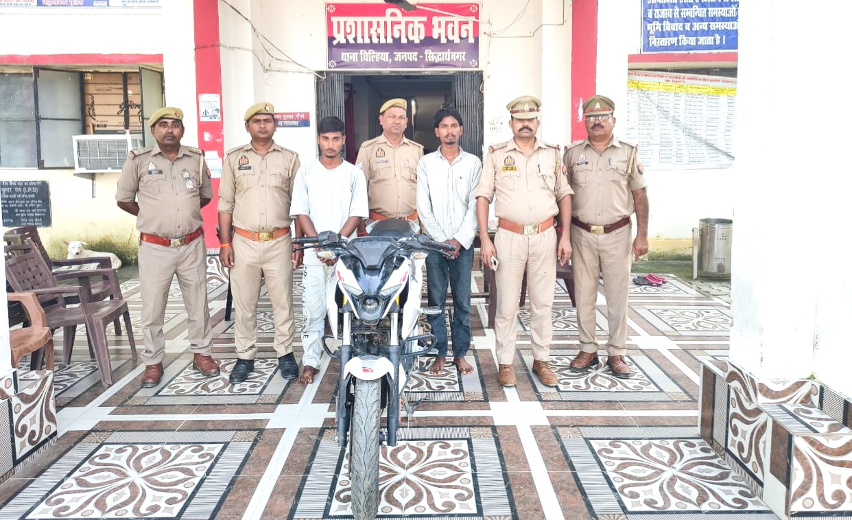 चोरी की पल्सर बाइक के साथ दो शातिर अभियुक्त गिरफ्तार