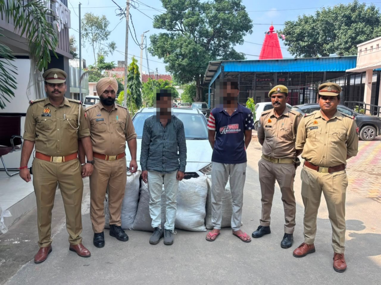 थाना बुढ़ाना पुलिस ने पकड़ा 30 लाख का गांजा,दो तस्कर गिरफ्तार  वर्ना कार से 65 किलो 970 ग्राम गांजा बरामद, मुरादाबाद की महिला से खरीदकर कई जिलों में करते थे सप्लाई