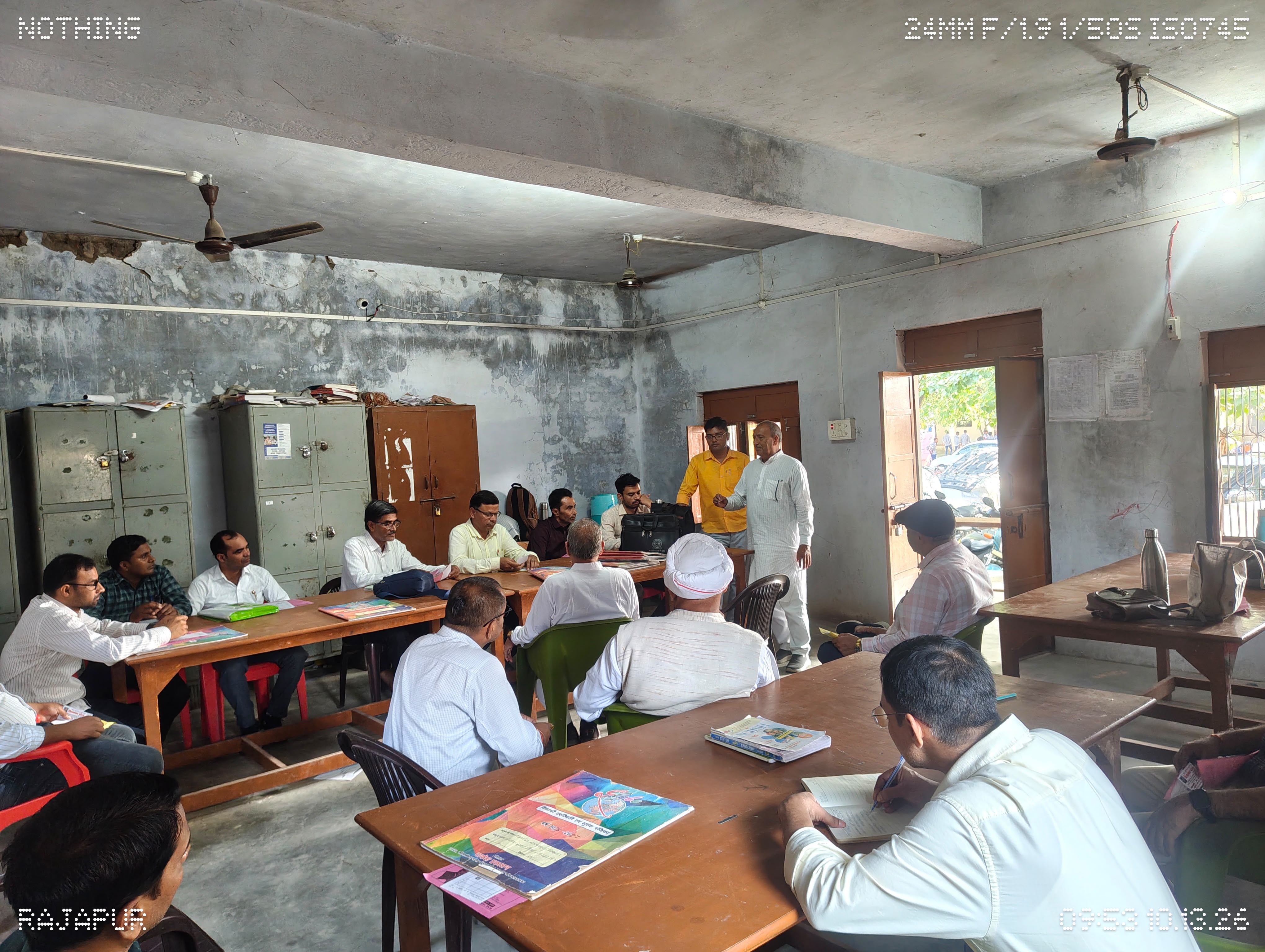 भाजपा ने स्नातकों को ठगा, सपा ने दिया सिर्फ लॉलीपॉप! अब हक और सम्मान की लड़ाई में शिवशंकर पटेल  जनसंपर्क के दौरान स्नातकों के अधिकार, पुरानी पेंशन और रोजगार से जुड़े मुद्दों पर चर्चा