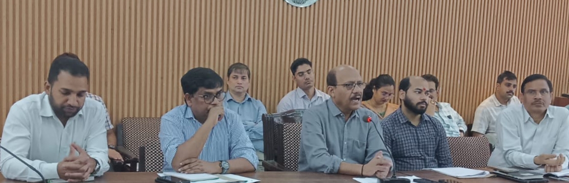 मतदाता सूची पुनरीक्षण: राजनीतिक दलों के साथ बैठक, छूटे मतदाताओं के नाम जोड़ने पर जोर
