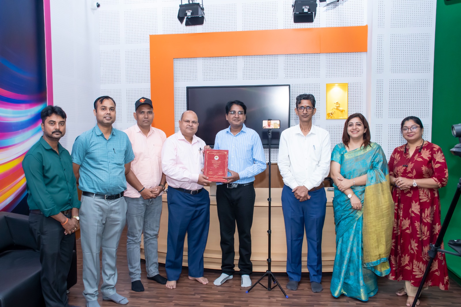 ओटीटी के बढ़ते प्रभाव से युवाओं में अकेलापन, खान-पान और जीवनशैली में भी बदलाव : शोध बुंदेलखंड विश्वविद्यालय के शोधार्थी सागर कनौजिया ने पीएचडी वाइवा में प्रस्तुत किए निष्कर्ष