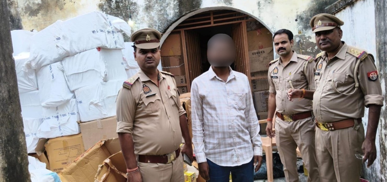 हथगाम में 55 लाख के पटाखे बरामद, लाइसेंस से अधिक भंडारण पर एक गिरफ्तार  - दीपावली से पहले पुलिस-प्रशासन की संयुक्त कार्रवाई, नई प्लाटिंग में छिपाकर रखे गए थे 57.83 क्विंटल पटाखे