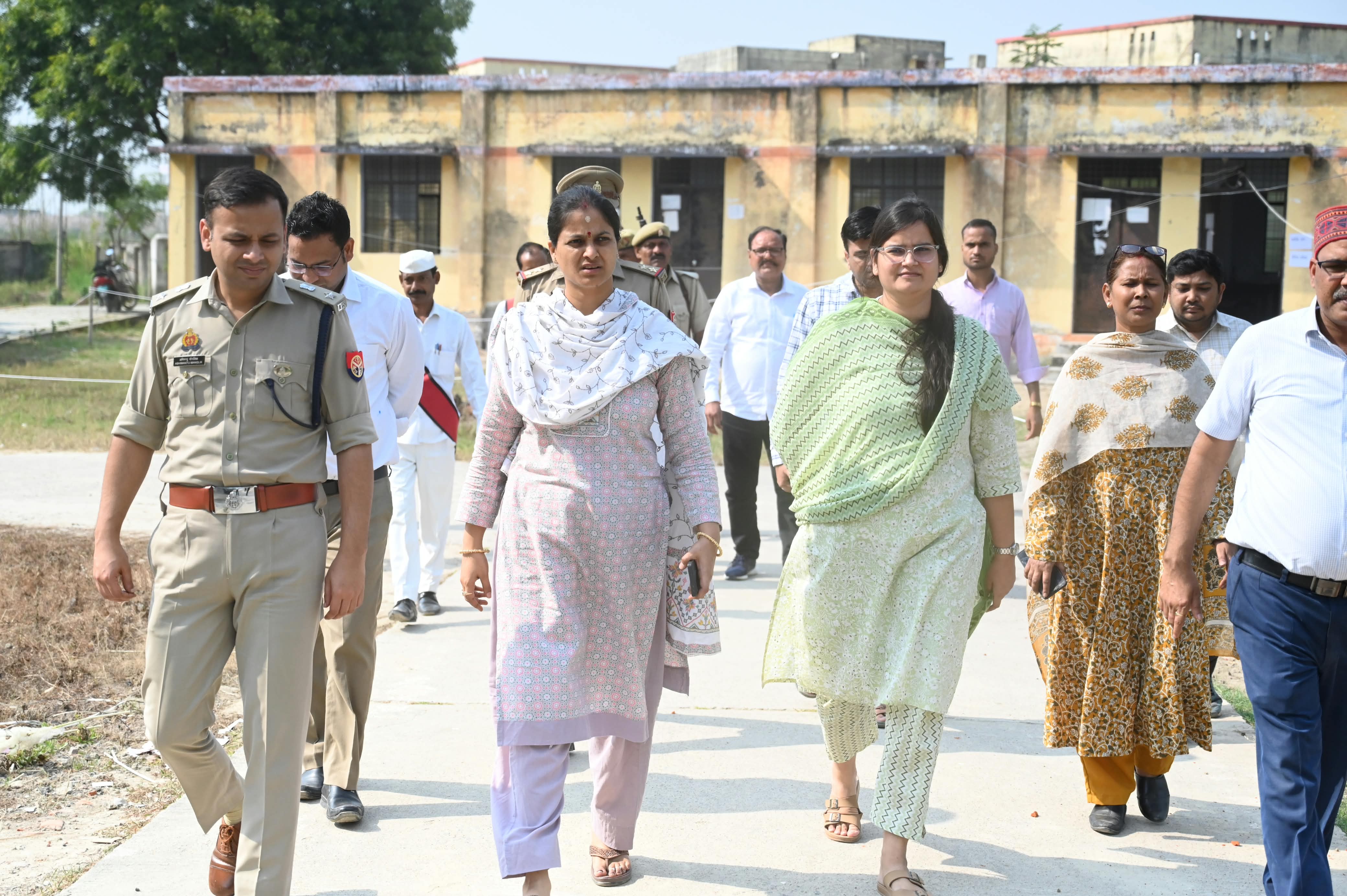 पेट परीक्षा केंद्र का डीएम-एसपी ने किया निरीक्षण, निष्पक्ष और शांतिपूर्ण परीक्षा कराने के निर्देश