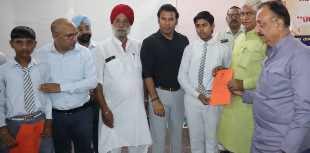 सहारनपुर के 3214 छात्रों के खातों में 78.32 लाख की छात्रवृत्ति मिलने से छात्रों को खिले चेहरे