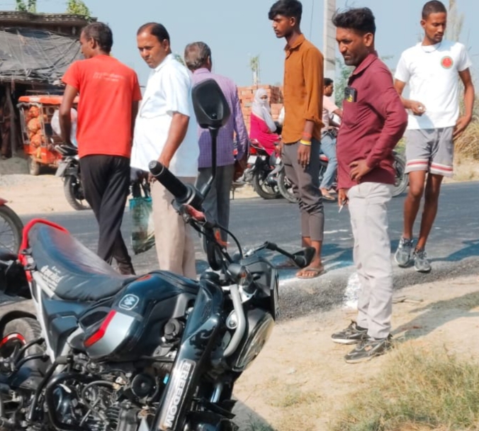 बाइक-ई-रिक्शा की भिड़ंत में बाइक सवार दो लोग गंभीर रूप से घायल