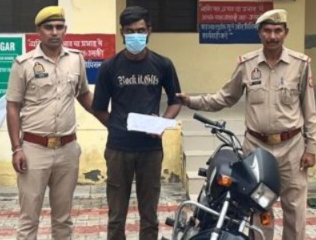 फर्जी नंबर प्लेट लगी बाइक के साथ एक गिरफ्तार