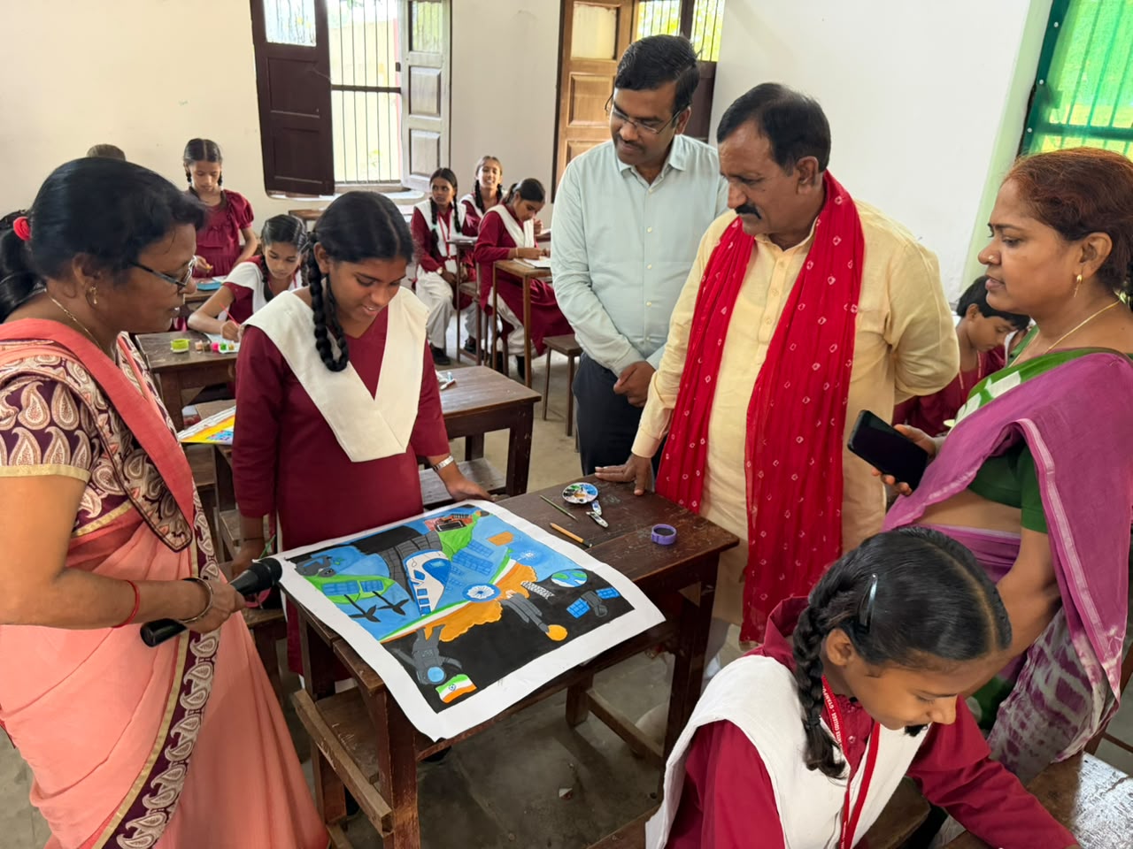 सेवा संकल्प अभियान में छात्राओं ने दिखाई रचनात्मक प्रतिभा , पेंटिंग और निबंध प्रतियोगिताओं में छात्राओं ने बढ़-चढ़कर लिया हिस्सा ,  जिला पंचायत अध्यक्ष ने किया उत्साहवर्धन