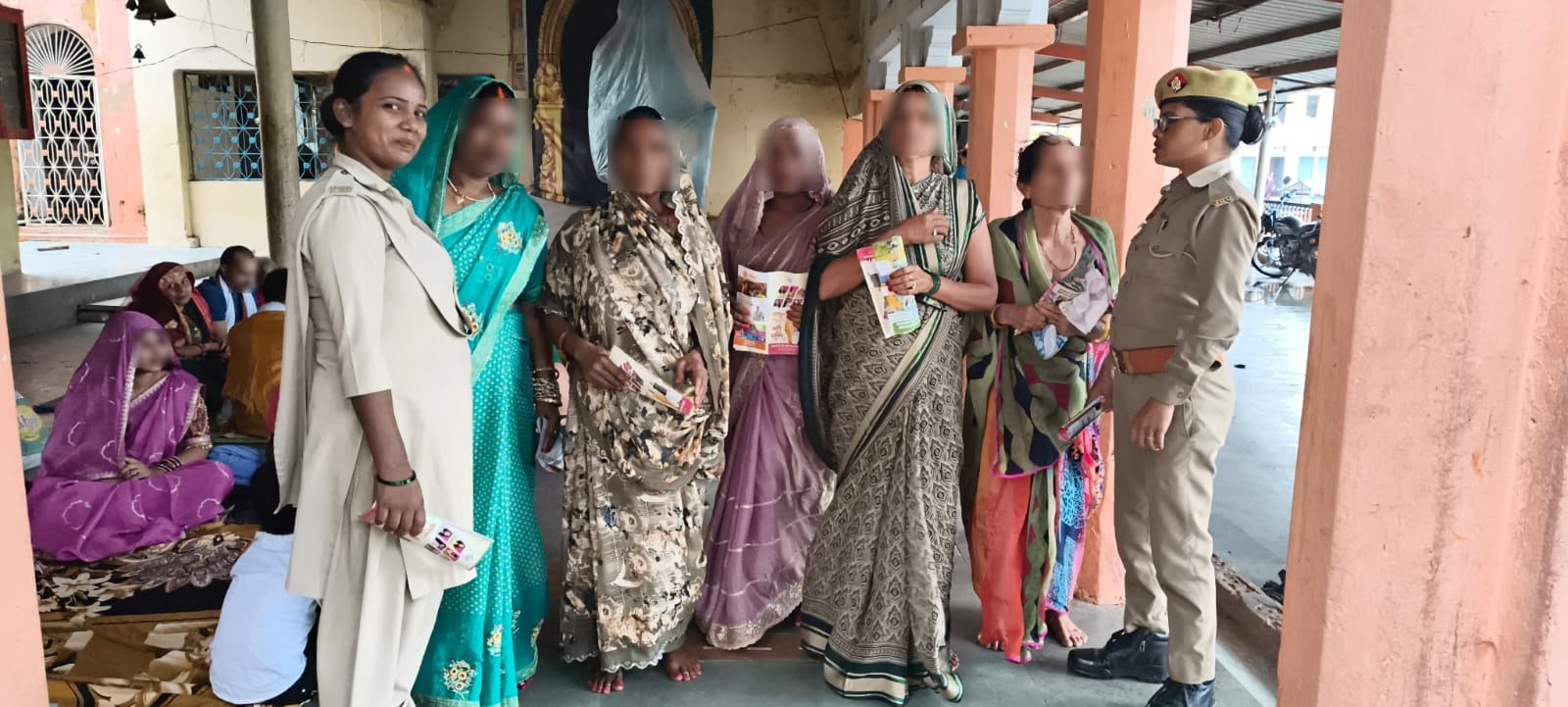 भदोही पुलिस ने मिशन शक्ति के तहत महिलाओं को किया जागरूक,सुरक्षा, कानूनी अधिकारों और साइबर अपराधों से बचाव की दी जानकारी।